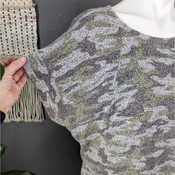 Bobeau Short Sleeve Hacci T-Shirt in Green Camo - Picture 4 of 10